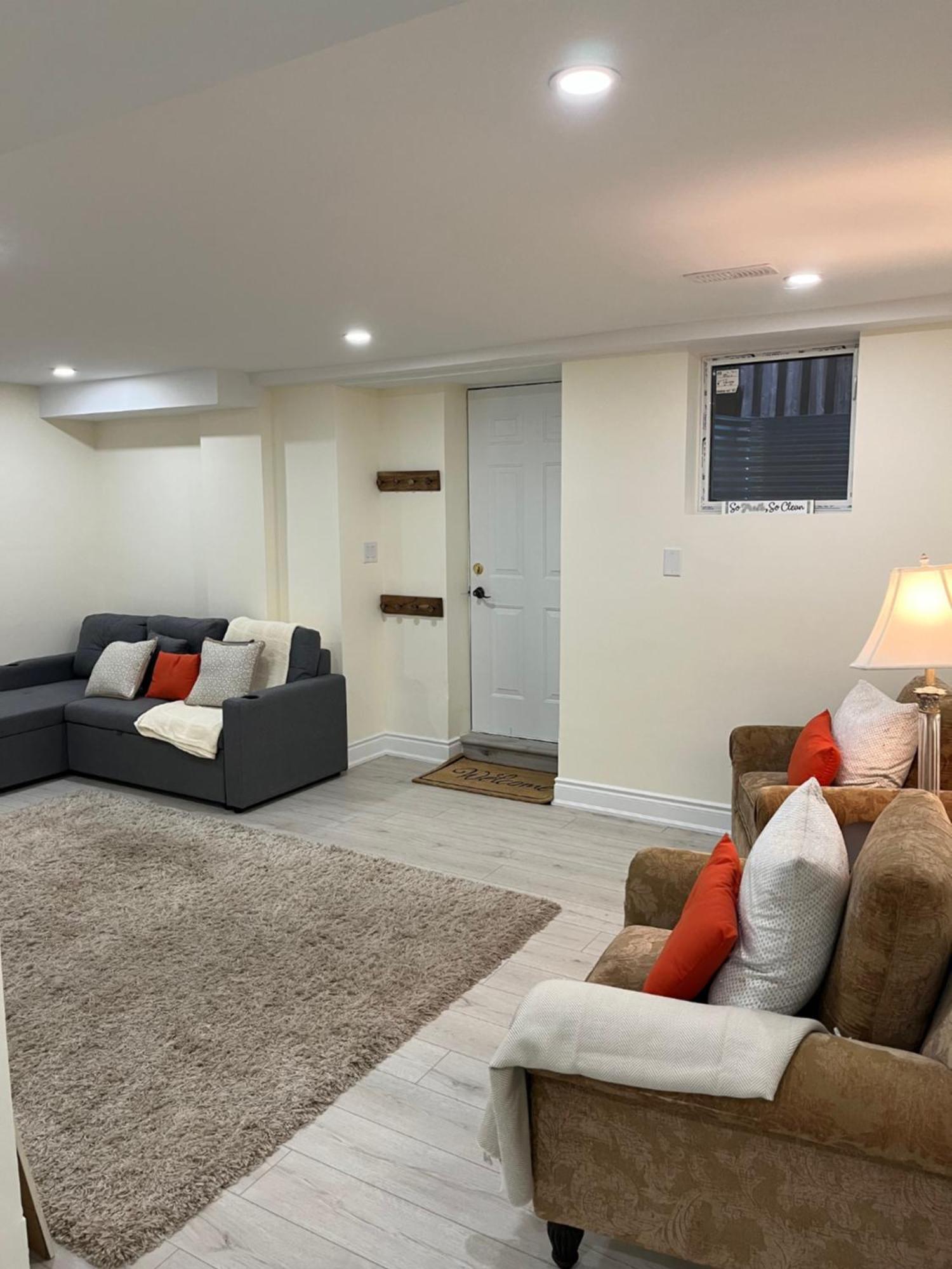 Comfortable Basement In Oakville, Ontario , Canada Apartment