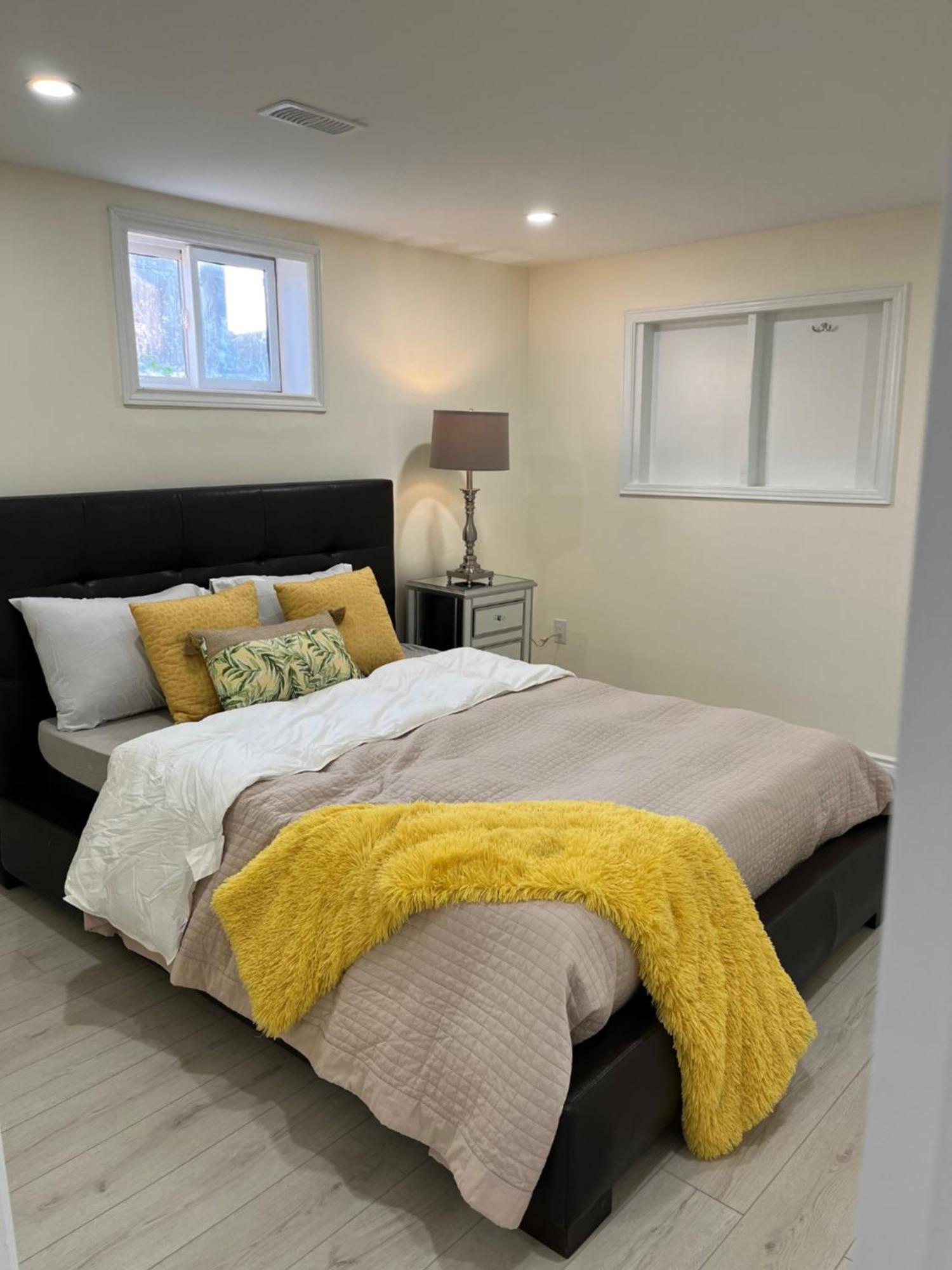 Apartment Comfortable Basement In Oakville, Ontario , Canada Oakville