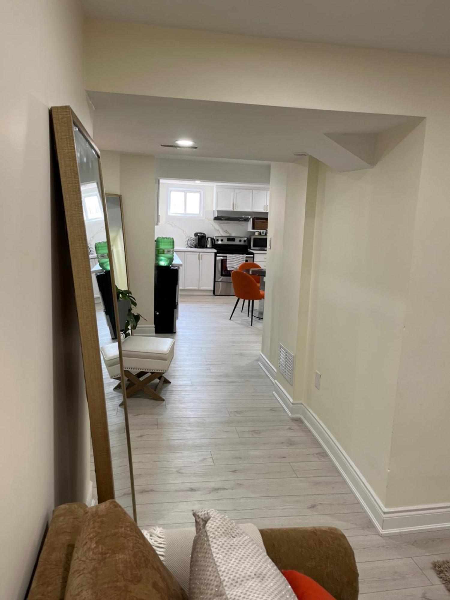 Comfortable Basement In Oakville, Ontario , Canada Apartment *